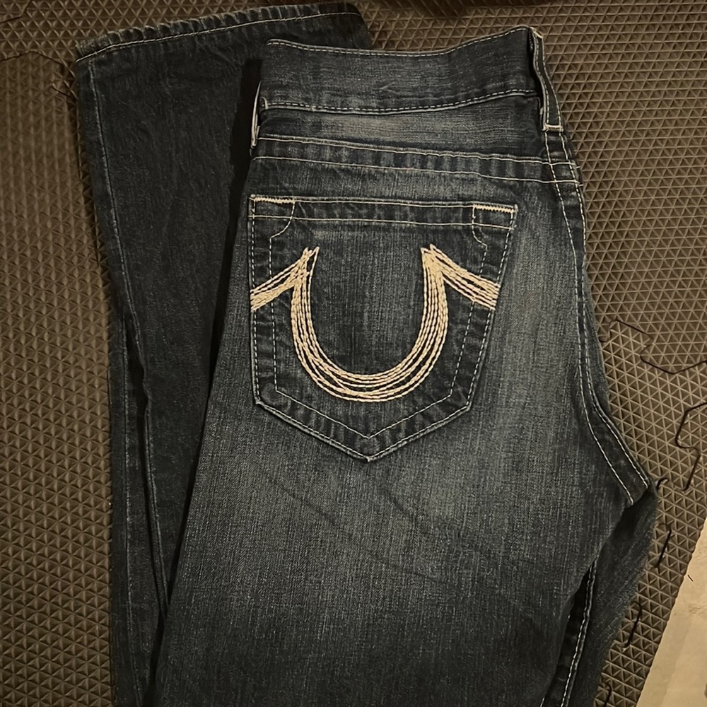 Mens True Religion Jeans. Size 32 waist and 32 length hem with original bottoms.